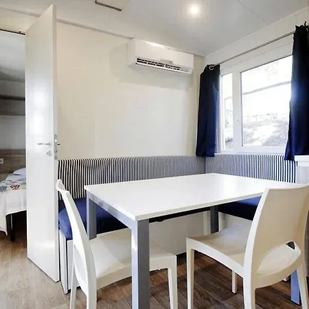 Aurelia Club מקרזה